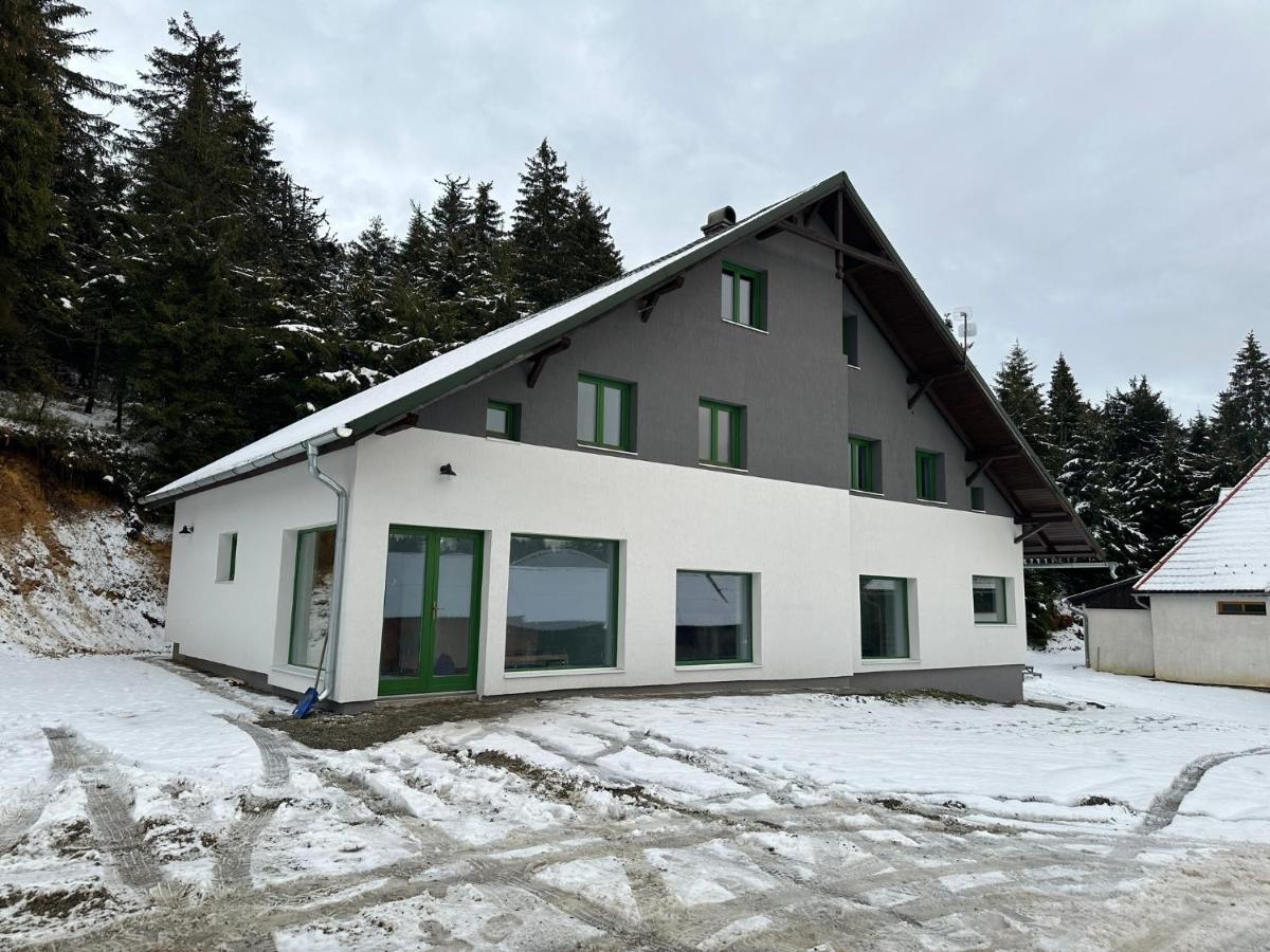 Madarasi Sportbazis Hotel Capilnita Exterior foto